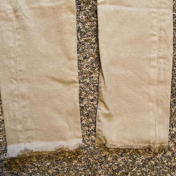 Good American jeans with great stretch and frayed ankle - Picture 2 of 4